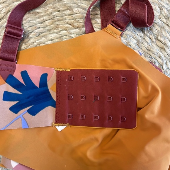 Knix Evolution bra size 2 - Picture 2 of 4